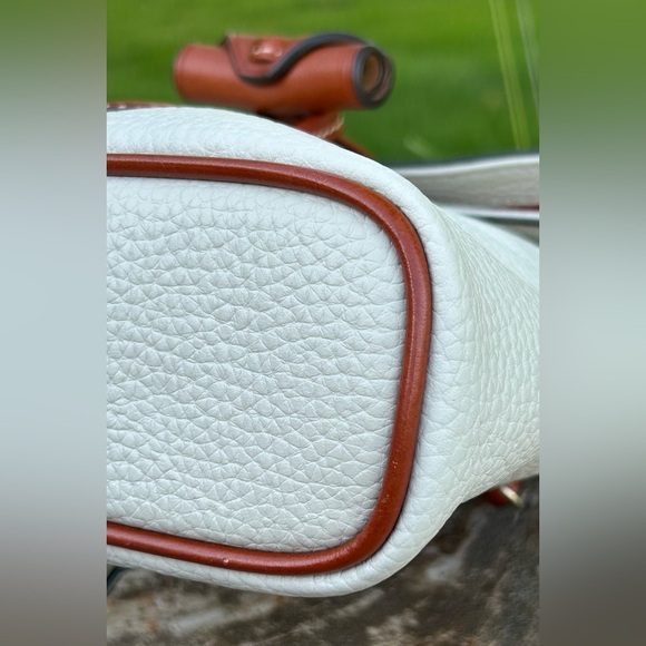 Dooney & Bourke White Pebble Grain Leather Toggle Crossbody EUC - Picture 15 of 17